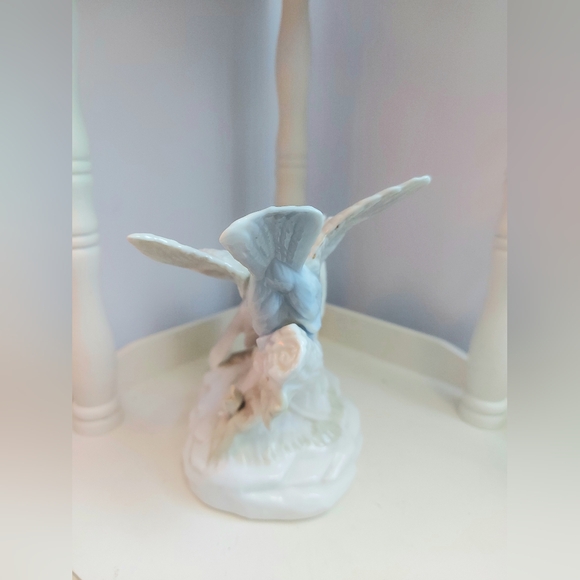 Vintage Enesco White Porcelain Singing Pastel Blue Birds Floral Brach Figurine - Picture 4 of 6